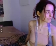 vvvi_06 is a 19 year old female webcam sex model.