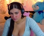 veronica__blake is a 22 year old female webcam sex model.