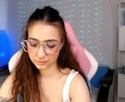 chloe_park is a 19 year old female webcam sex model.