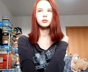 odelyngingell is a 18 year old female webcam sex model.