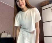 fiery_lure_melt_bloop is a 18 year old female webcam sex model.