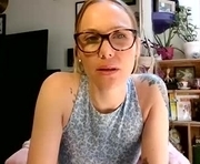 annadelrae444 is a  year old female webcam sex model.