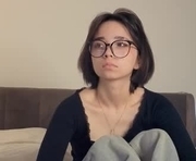 maracommiskey is a 19 year old female webcam sex model.