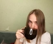 lorenasalser is a 18 year old female webcam sex model.