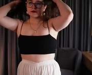 shandejarnett is a 18 year old female webcam sex model.