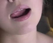 sidneyhodsdon is a 18 year old female webcam sex model.