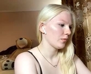 lindabreines is a 18 year old female webcam sex model.