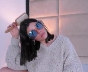 crystalsync is a 18 year old female webcam sex model.