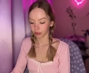 _love_me_again is a 19 year old female webcam sex model.