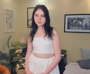 loriabruss is a 18 year old female webcam sex model.