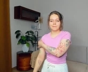 elenn_minty is a 18 year old female webcam sex model.