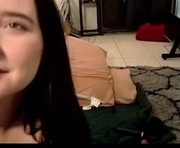 littlesub_e is a 21 year old female webcam sex model.