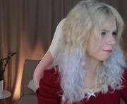 evasway is a 18 year old female webcam sex model.