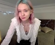 drely is a 18 year old female webcam sex model.