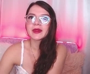 bella_estrada is a 18 year old female webcam sex model.