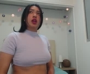 ema_saenz is a 19 year old female webcam sex model.