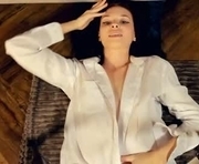 katerinsoul is a 18 year old female webcam sex model.