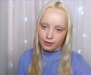 rainy_moon is a 20 year old female webcam sex model.