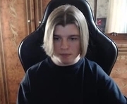 maxplay18 is a 20 year old male webcam sex model.