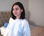 edinablantonv is a 18 year old female webcam sex model.