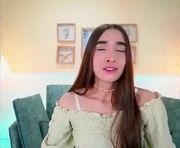 loonanyx is a 18 year old female webcam sex model.