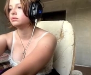 velvet_twist_drip_meow is a 18 year old female webcam sex model.