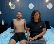 devoursyounng is a 25 year old couple webcam sex model.