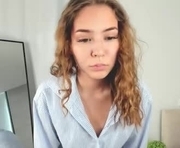 bibimusic is a 18 year old female webcam sex model.