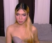 angelic076039 is a 19 year old female webcam sex model.