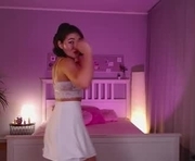 halle_berrry is a 20 year old female webcam sex model.