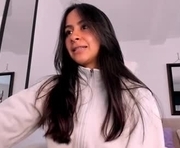 aprettyy is a 25 year old female webcam sex model.
