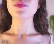vibebabeee is a 18 year old female webcam sex model.