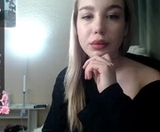 maksisisia is a  year old female webcam sex model.