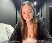 vestaszanto is a 18 year old female webcam sex model.