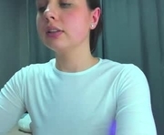 miumiumia is a 19 year old female webcam sex model.