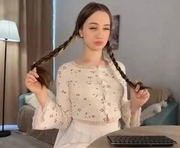 marrryjanee is a 18 year old female webcam sex model.