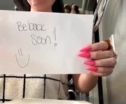 gingersnap333xo is a  year old female webcam sex model.