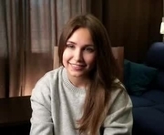 zeldaes is a 18 year old female webcam sex model.