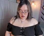 carolineevanss1 is a 19 year old female webcam sex model.