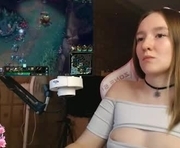 moonlishsiren_v2 is a 20 year old female webcam sex model.