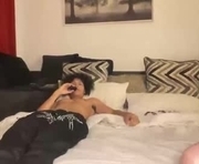 hushforpapa is a 20 year old couple webcam sex model.