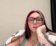 iveyjade33 is a 23 year old female webcam sex model.