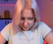 dolly_blush is a 18 year old female webcam sex model.