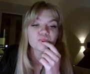 auroraxroses is a 25 year old female webcam sex model.