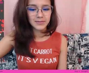 milania_stark is a 19 year old female webcam sex model.