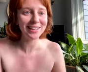 pretendlunch is a 33 year old female webcam sex model.