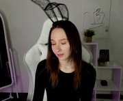 nicky_fl0wer is a 18 year old female webcam sex model.