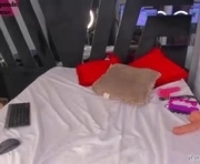 samy_ross_ is a  year old female webcam sex model.