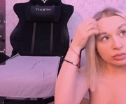 hottyblonds is a 21 year old couple webcam sex model.
