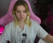 julia_jips is a 18 year old female webcam sex model.